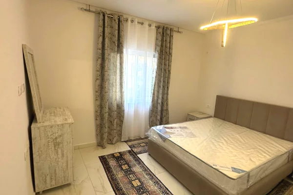 Shtepi me qera Apartament ne Tirane, 2+1, Mobilimi E mobiluar, Pagesa 50,000  Leke.