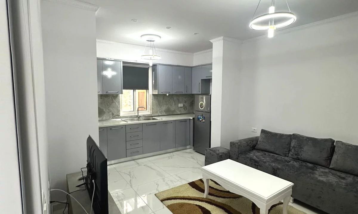 Shtepi me qera Apartament ne Tirane, 2+1, Mobilimi E mobiluar, Pagesa 50,000  Leke.