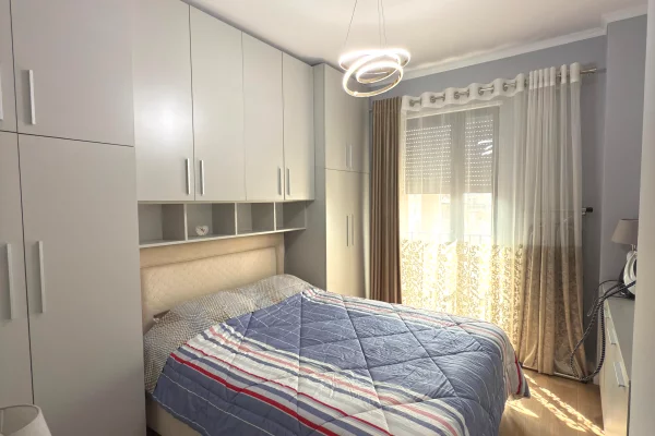 Shtepi ne shitje Apartament ne Tirane, 1+1, Mobilimi E mobiluar, Pagesa 140,000  Euro.
