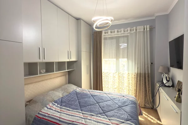 Shtepi ne shitje Apartament ne Tirane, 1+1, Mobilimi E mobiluar, Pagesa 140,000  Euro.