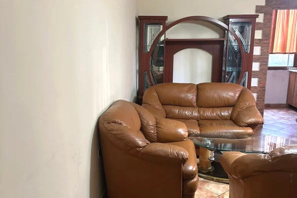 Shtepi me qera Apartament ne Tirane, 1+1, Mobilimi E mobiluar, Pagesa 30,000  Leke.