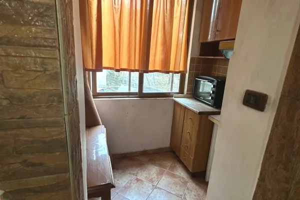 Shtepi me qera Apartament ne Tirane, 1+1, Mobilimi E mobiluar, Pagesa 30,000  Leke.