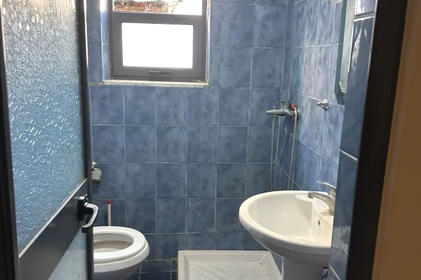 Shtepi me qera Apartament ne Tirane, 1+1, Mobilimi E mobiluar, Pagesa 30,000  Leke.