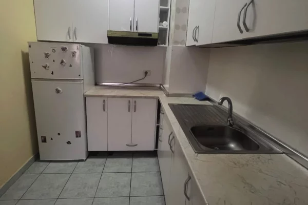 Shtepi me qera Apartament ne Tirane, 1+1, Mobilimi E mobiluar, Pagesa 550  Euro.