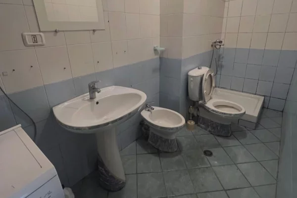 Shtepi me qera Apartament ne Tirane, 1+1, Mobilimi E mobiluar, Pagesa 550  Euro.