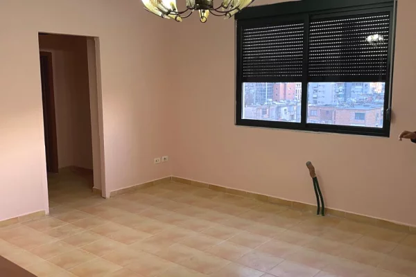Shtepi me qera Apartament ne Tirane, 3+1, Mobilimi Pjeserisht e mobiluar, Pagesa 600  Euro.