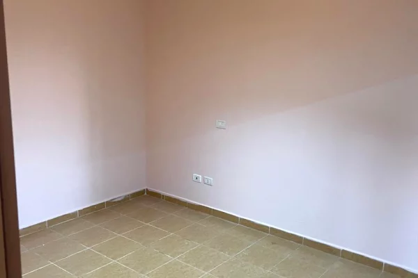 Shtepi me qera Apartament ne Tirane, 3+1, Mobilimi Pjeserisht e mobiluar, Pagesa 600  Euro.