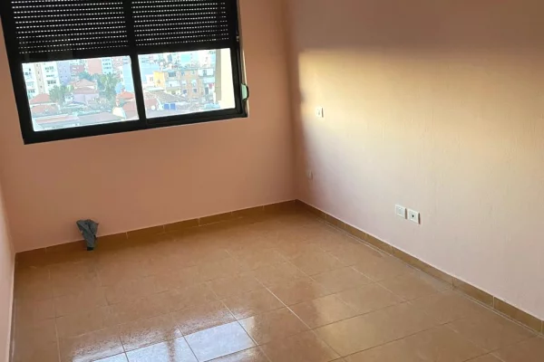 Shtepi me qera Apartament ne Tirane, 3+1, Mobilimi Pjeserisht e mobiluar, Pagesa 600  Euro.