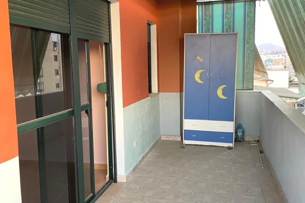 Shtepi me qera Apartament ne Tirane, 3+1, Mobilimi Pjeserisht e mobiluar, Pagesa 600  Euro.