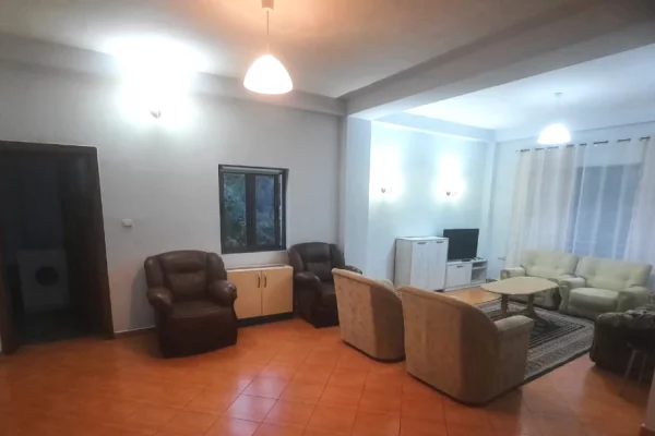 Shtepi me qera 3+1 ne Tirane - 450 Euro
