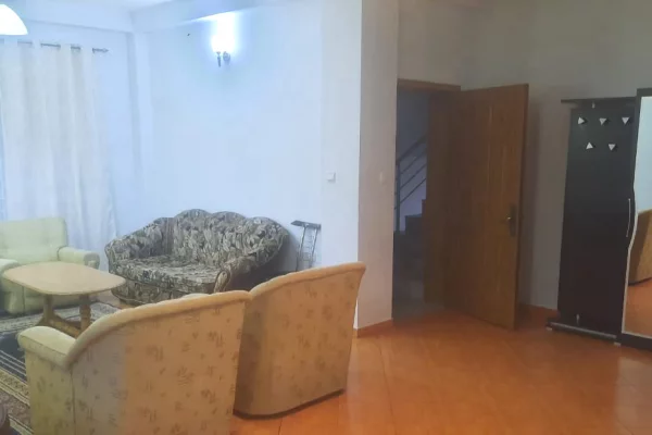 Shtepi me qera Apartament ne Tirane, 3+1, Mobilimi E mobiluar, Pagesa 450  Euro.