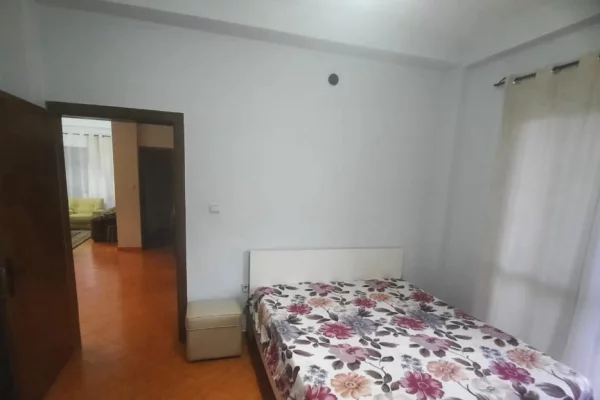 Shtepi me qera Apartament ne Tirane, 3+1, Mobilimi E mobiluar, Pagesa 450  Euro.