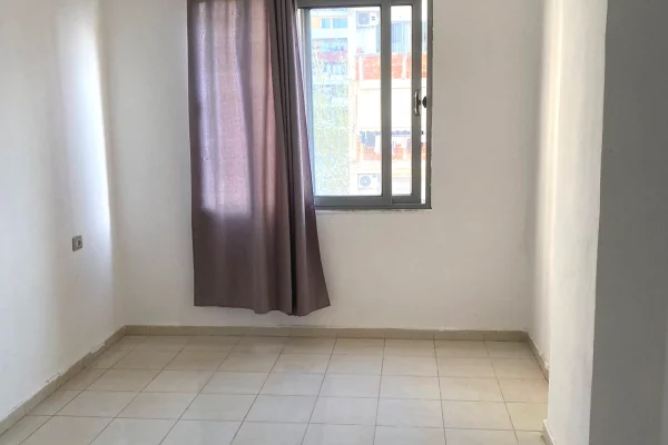 Shtepi ne shitje Apartament ne Tirane, 2+1, Mobilimi Pjeserisht e mobiluar, Pagesa 100,000  Euro.