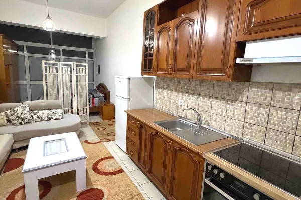 Shtepi me qera Apartament ne Tirane, 1+1, Mobilimi E mobiluar, Pagesa 35,000  Leke.
