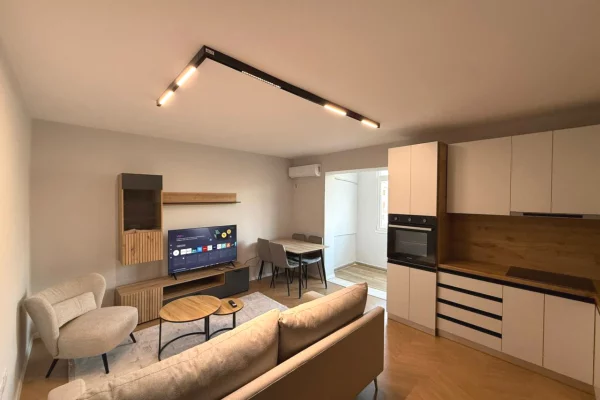 Shtepi ne shitje Apartament ne Tirane, 1+1, Mobilimi E mobiluar, Pagesa 149,000  Euro.