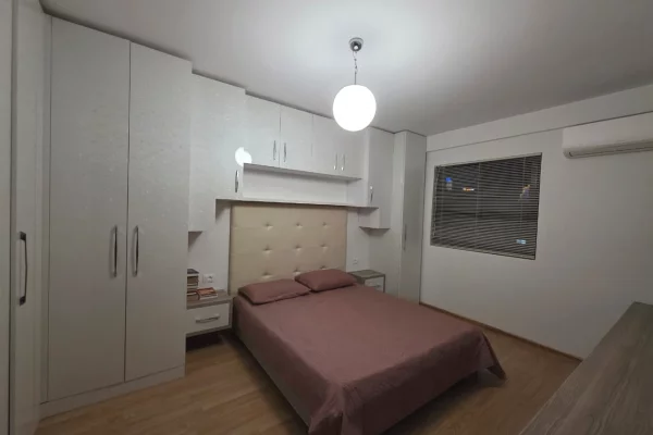 Shtepi me qera Apartament ne Tirane, 4+1, Mobilimi E mobiluar, Pagesa 150,000  Leke.