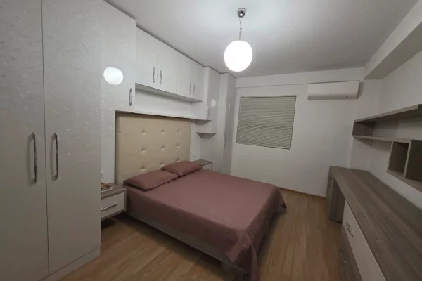 Shtepi me qera Apartament ne Tirane, 4+1, Mobilimi E mobiluar, Pagesa 150,000  Leke.