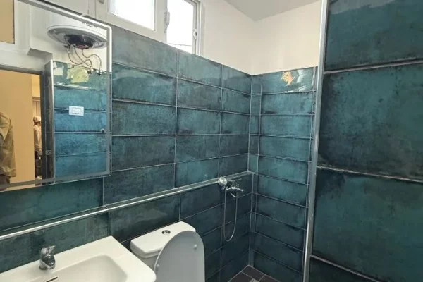 Shtepi ne shitje Apartament ne Tirane, Garsoniere, Mobilimi E mobiluar, Pagesa 98,000  Euro.