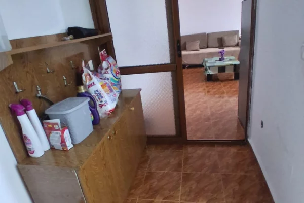 Shtepi me qera Apartament ne Tirane, 2+1, Mobilimi E mobiluar, Pagesa 500  Euro.
