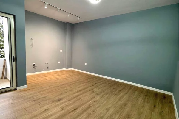 SHITET APARTAMENT 2+1+GARDEROBË – FILLIMI I FRESKUT