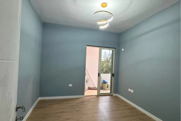 Shtepi ne shitje Apartament ne Tirane, 2+1, Mobilimi Bosh, pa mobiluar, Pagesa 135,000  Euro.