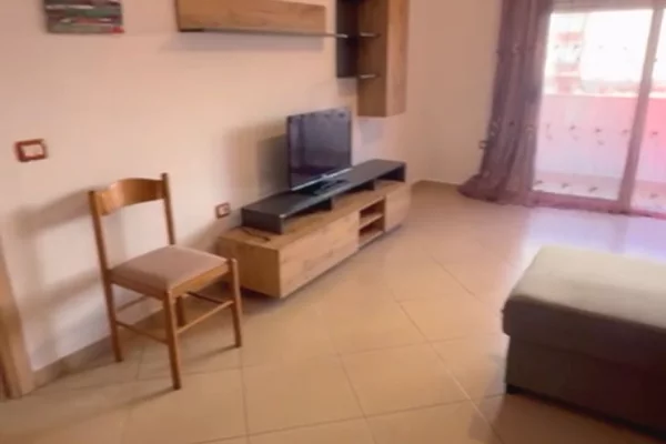 Shtepi me qera Apartament ne Tirane, 1+1, Mobilimi E mobiluar, Pagesa 420  Euro.