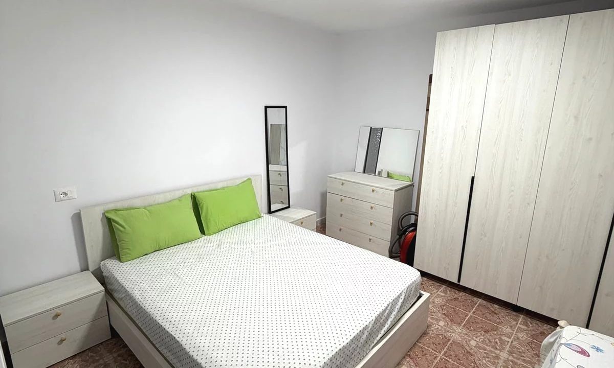 Shtepi me qera Apartament ne Tirane, 1+1, Mobilimi E mobiluar, Pagesa 40,000  Leke.