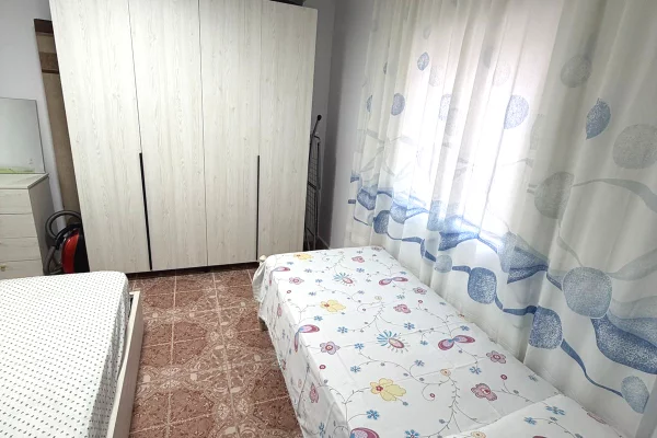 Shtepi me qera Apartament ne Tirane, 1+1, Mobilimi E mobiluar, Pagesa 40,000  Leke.