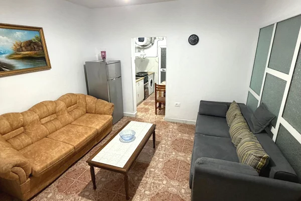 Shtepi me qera Apartament ne Tirane, 1+1, Mobilimi E mobiluar, Pagesa 40,000  Leke.