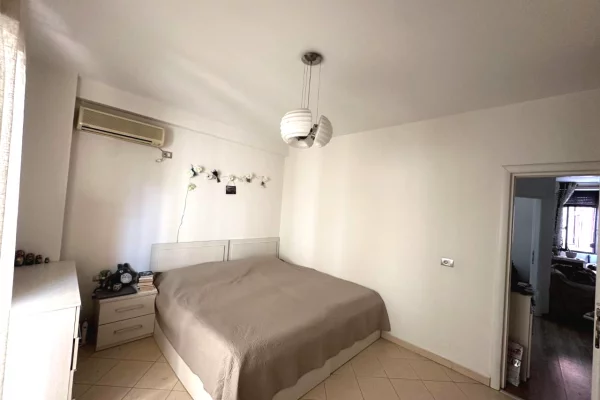 Shtepi me qera Apartament ne Tirane, 2+1, Mobilimi E mobiluar, Pagesa 50,000  Leke.