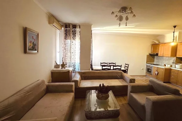 Shtepi me qera Apartament ne Tirane, 2+1, Mobilimi E mobiluar, Pagesa 50,000  Leke.