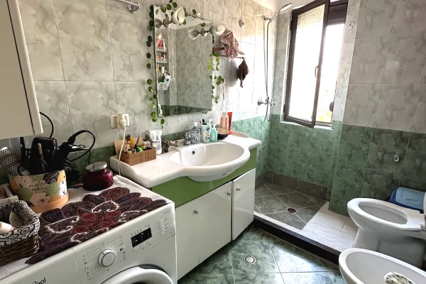 Shtepi me qera Apartament ne Tirane, 2+1, Mobilimi E mobiluar, Pagesa 50,000  Leke.