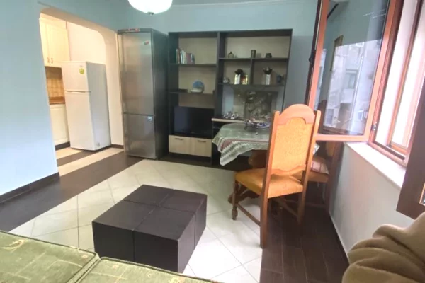 Shtepi me qera Apartament ne Tirane, 1+1, Mobilimi E mobiluar, Pagesa 500  Euro.