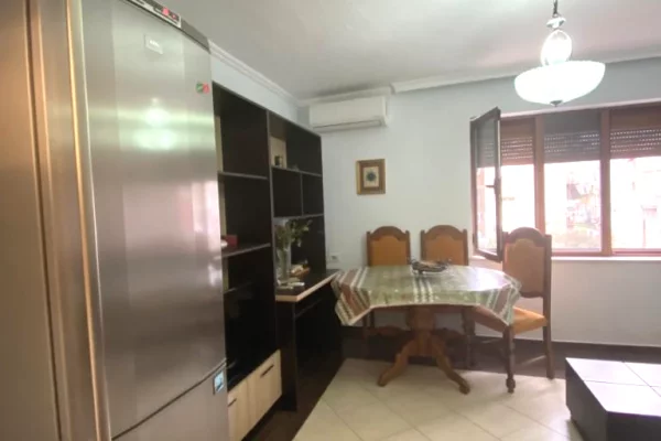 Shtepi me qera Apartament ne Tirane, 1+1, Mobilimi E mobiluar, Pagesa 500  Euro.