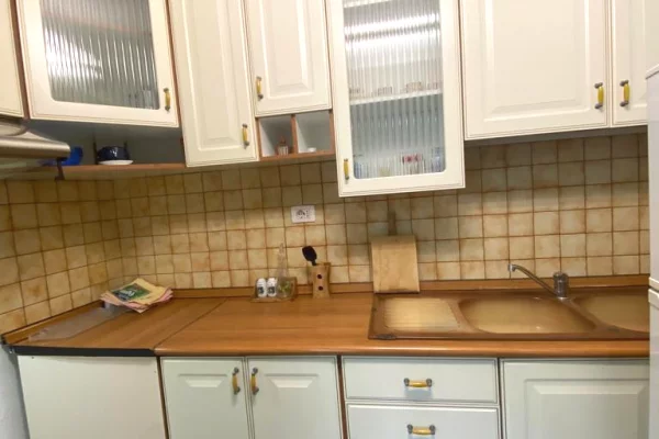 Shtepi me qera Apartament ne Tirane, 1+1, Mobilimi E mobiluar, Pagesa 500  Euro.