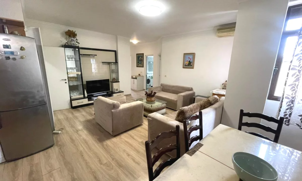 Shtepi me qera Apartament ne Tirane, 2+1, Mobilimi E mobiluar, Pagesa 50,000  Leke.