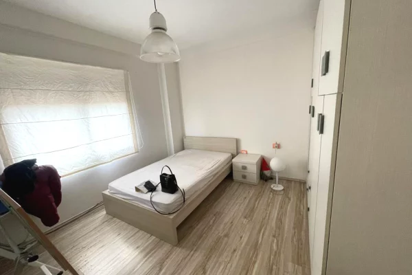 Shtepi me qera Apartament ne Tirane, 2+1, Mobilimi E mobiluar, Pagesa 50,000  Leke.