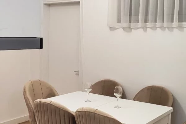 Shtepi me qera Apartament ne Tirane, 1+1, Mobilimi E mobiluar, Pagesa 700  Euro.