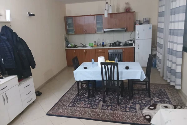 Shtepi me qera Apartament ne Tirane, 1+1, Mobilimi E mobiluar, Pagesa 450  Euro.