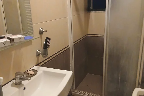 Shtepi me qera Apartament ne Tirane, 1+1, Mobilimi E mobiluar, Pagesa 450  Euro.