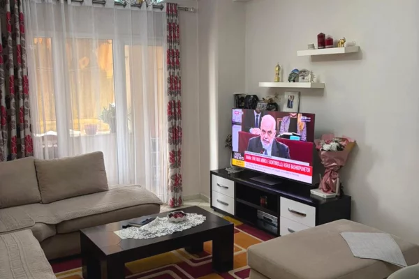 Appartamento in affitto a Tirana 2+1, Arredato