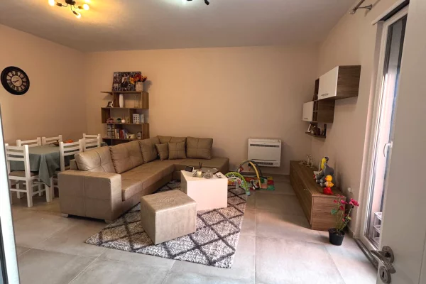 JEPET ME QIRA APARTAMENT 1+1 – PASKUQAN, PRANË UNAZËS SË MADHE