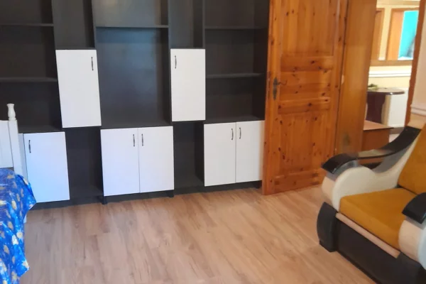 Shtepi me qera Apartament ne Tirane, 1+1, Mobilimi E mobiluar, Pagesa 650  Euro.