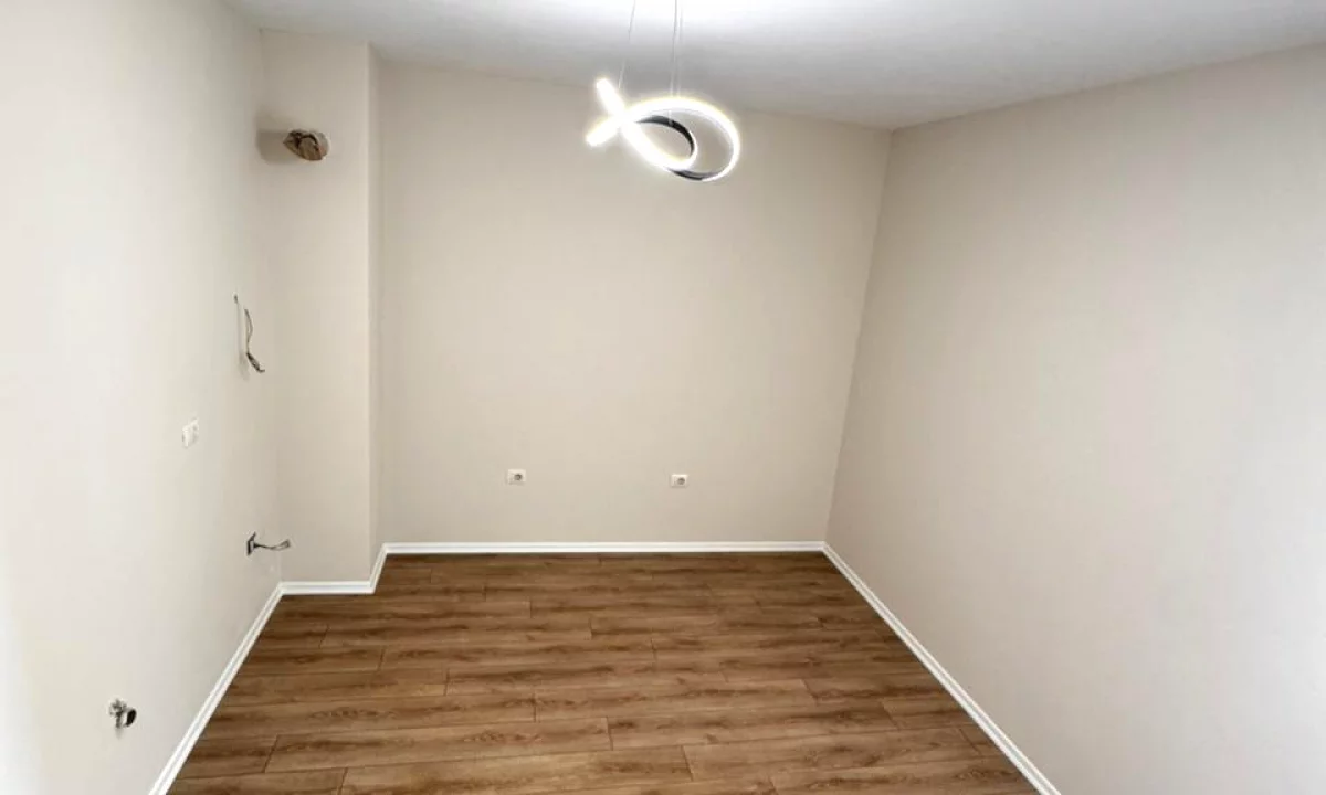 Shtepi ne shitje Apartament ne Tirane, 1+1, Mobilimi Bosh, pa mobiluar, Pagesa 92,000  Euro.