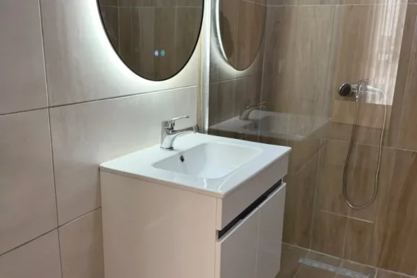 Shtepi me qera Apartament ne Tirane, 2+1, Mobilimi E mobiluar, Pagesa 930  Euro.