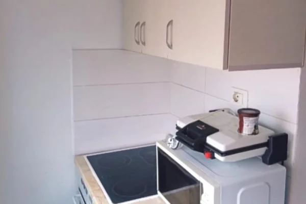 Shtepi me qera Apartament ne Tirane, Garsoniere, Mobilimi E mobiluar, Pagesa 60,000  Leke.