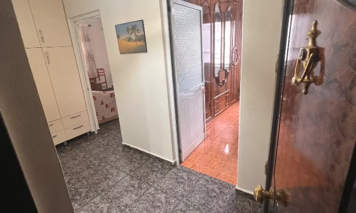 Shtepi ne shitje Apartament ne Tirane, 1+1, Mobilimi E mobiluar, Pagesa 117,000  Euro.
