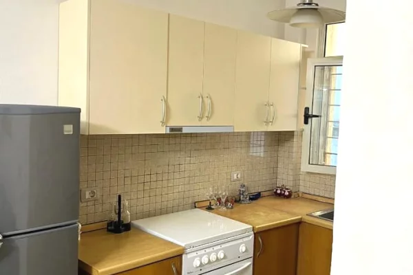 Shtepi me qera Apartament ne Tirane, 1+1, Mobilimi E mobiluar, Pagesa 60,000  Leke.