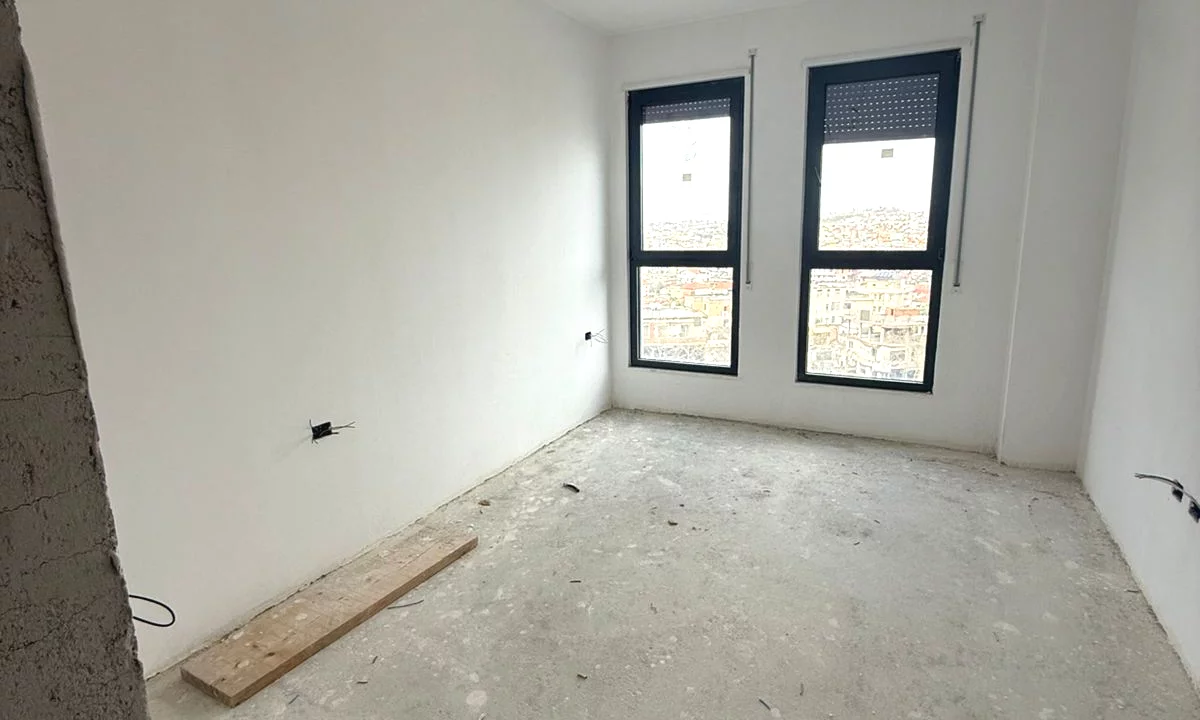 Shtepi ne shitje Apartament ne Tirane, 1+1, Mobilimi Bosh, pa mobiluar, Pagesa 135,000  Euro.
