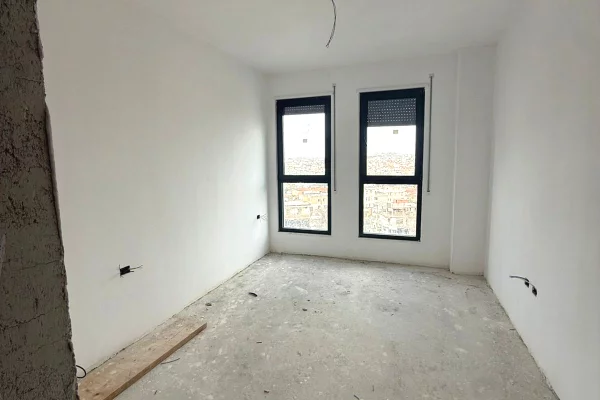 Shtepi ne shitje Apartament ne Tirane, 1+1, Mobilimi Bosh, pa mobiluar, Pagesa 135,000  Euro.